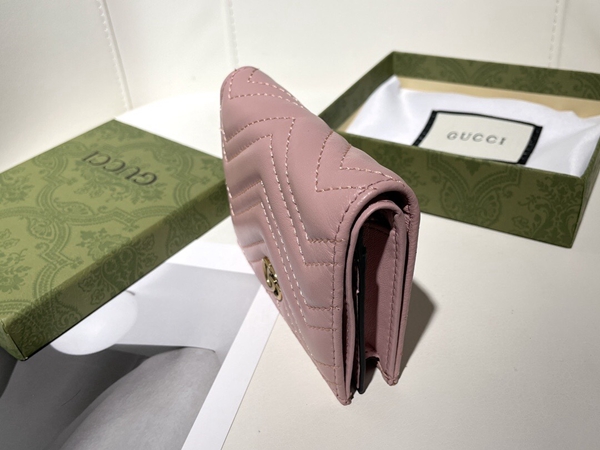 グッチ財布コピー着用イメージ